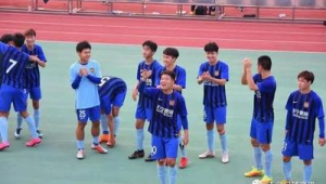 足球中锋可以当球队队长吗