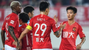 恒大足球比国足厉害吗