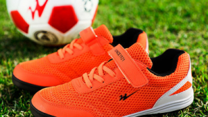 男孩足球鞋好看吗？儿童足球鞋颜值大揭秘