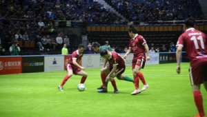 足球边界打门是否可行?探讨足球规则下这一争议打法