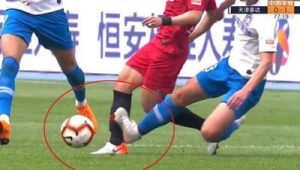足球比赛犯规很频繁吗？解析赛场犯规背后的隐情与影响