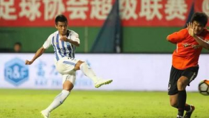 足球职业比赛从哪年起步