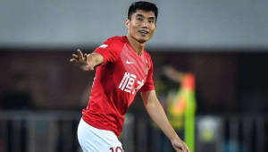 足球俱乐部对待老将是否正常：考量与争议并存