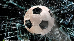 足球外皮破了会漏水吗?探究足球破损后的奇妙现象