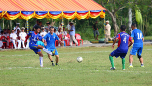 柬埔寨骑手踢足球是真的吗？背后真相究竟如何