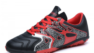 黑红色足球袜，女生穿到底好不好看？