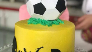 口红足球蛋糕男生能吃吗？探究这款独特蛋糕对男生的“吸引力”