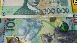 足球钞100面值究竟能不能花？背后真相令人深思