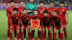 中国足球队哪年能闯进8强？球迷们满心期待的时刻何时到来？