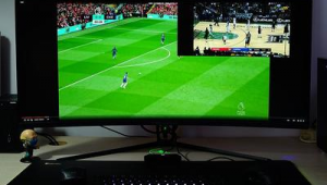 男生看足球时分屏,这种行为到底正不正常?