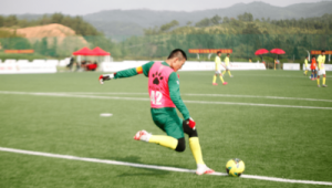 足球热身比赛：是否必须唱国歌引发思考