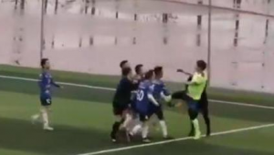 足球恶意推人是否犯规：规则解读与赛场判罚探讨