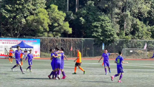 两个小足球队拍摄年份揭秘