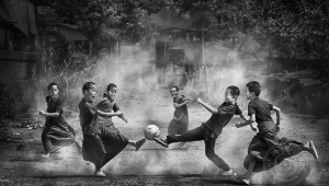 足球是否只为往对方门里踢？探寻足球运动的真谛与多元目标