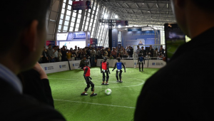 拳击比赛中是否禁止用足球踢球,这一规则你了解吗