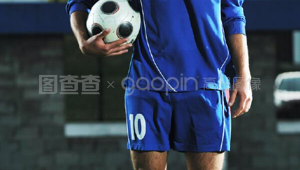 男生穿足球蓝色长袜是否正常，引发思考