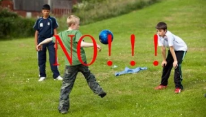 弱视可以踢足球么吗