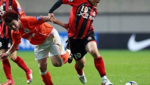 足球运动中假摔究竟是否犯规，争议背后的真相引人深思