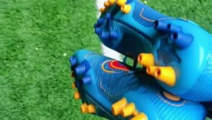 探寻足球鞋ag不易断钉之选，解锁球场稳定助力秘诀