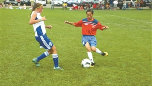 胆小的人能踢足球吗？勇敢逐梦绿茵场，突破自我绽光芒