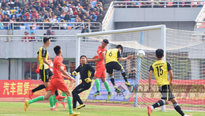 中越足球比赛观众数量成谜，究竟是多是少引关注