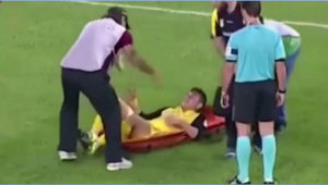 足球场上担架抬人要钱吗？背后那些鲜为人知的情况揭秘