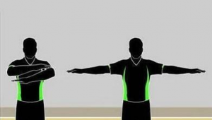 门将抱着足球走是否算走步？规则解读与赛场实际情况分析