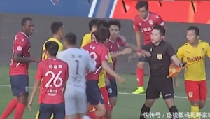 足球赛裁判会被打吗？赛场暴力背后的隐忧与反思