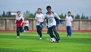 初中生学踢足球可行吗？探究小孩初中阶段学足球的利弊