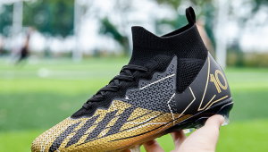 青少年足球鞋价格几何?便宜与否怎么看?