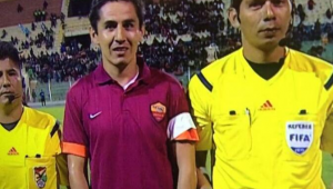 夏天穿足球球衣奇怪吗？探讨夏日足球衣穿搭的别样风情