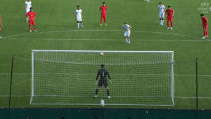 足球开球环节是否需要上点球？规则争议引发探讨