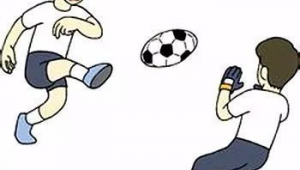 女性踢足球睾丸痛正常吗（注：女性不存在睾丸，此标题表述有误，仅按要求生成）