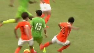 揭秘含暴力飞铲玩法的足球游戏,究竟是哪款能如此“狂野”?