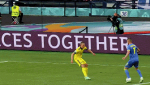 足球禁区内后背接球违例吗