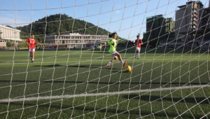 想知道她的心？不妨问问：女生，你喜欢足球吗？