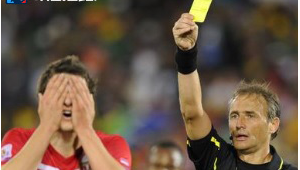 足球比赛中教练会被出示黄牌吗