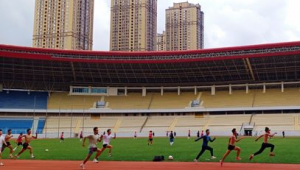 踢足球进内场违法吗？探究足球场地规则与法律界限