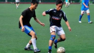 能否用脚尖踢足球?关于足球脚尖踢球的探讨与思考