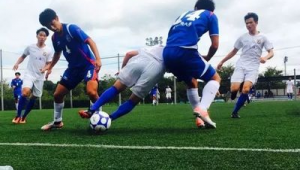 大学足球课男生当然能学，足球场上展风采