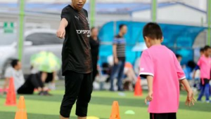 自己练习，能否踢出精彩：探索单练足球的可行之路