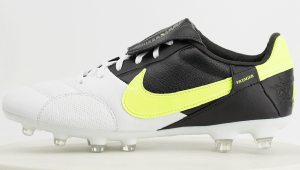 业余足球能否穿FG足球鞋?答案在这里!