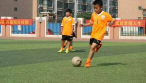 部队里有机会踢足球吗?带你一探究竟部队足球活动情况