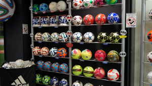 足球现在还能不能多买?探讨足球购买数量相关问题