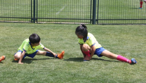 高温下踢足球伤害大吗？全方位解析高温踢球的利弊与风险