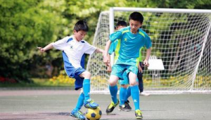 踢足球会加剧近视吗?探究足球运动与视力之间的关联