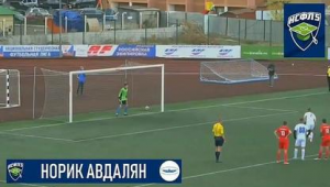 足球场上能后空翻踢球吗？揭秘这一高难度动作的可行性