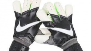 女生足球夏季手套防水吗?快来了解一下!