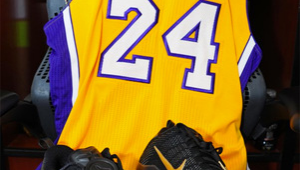 黑金球衣搭配足球，这样的组合究竟好不好看？