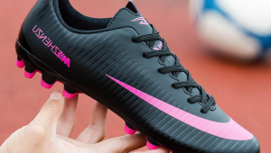 女款足球鞋长钉推荐，哪款才是你的最佳之选？